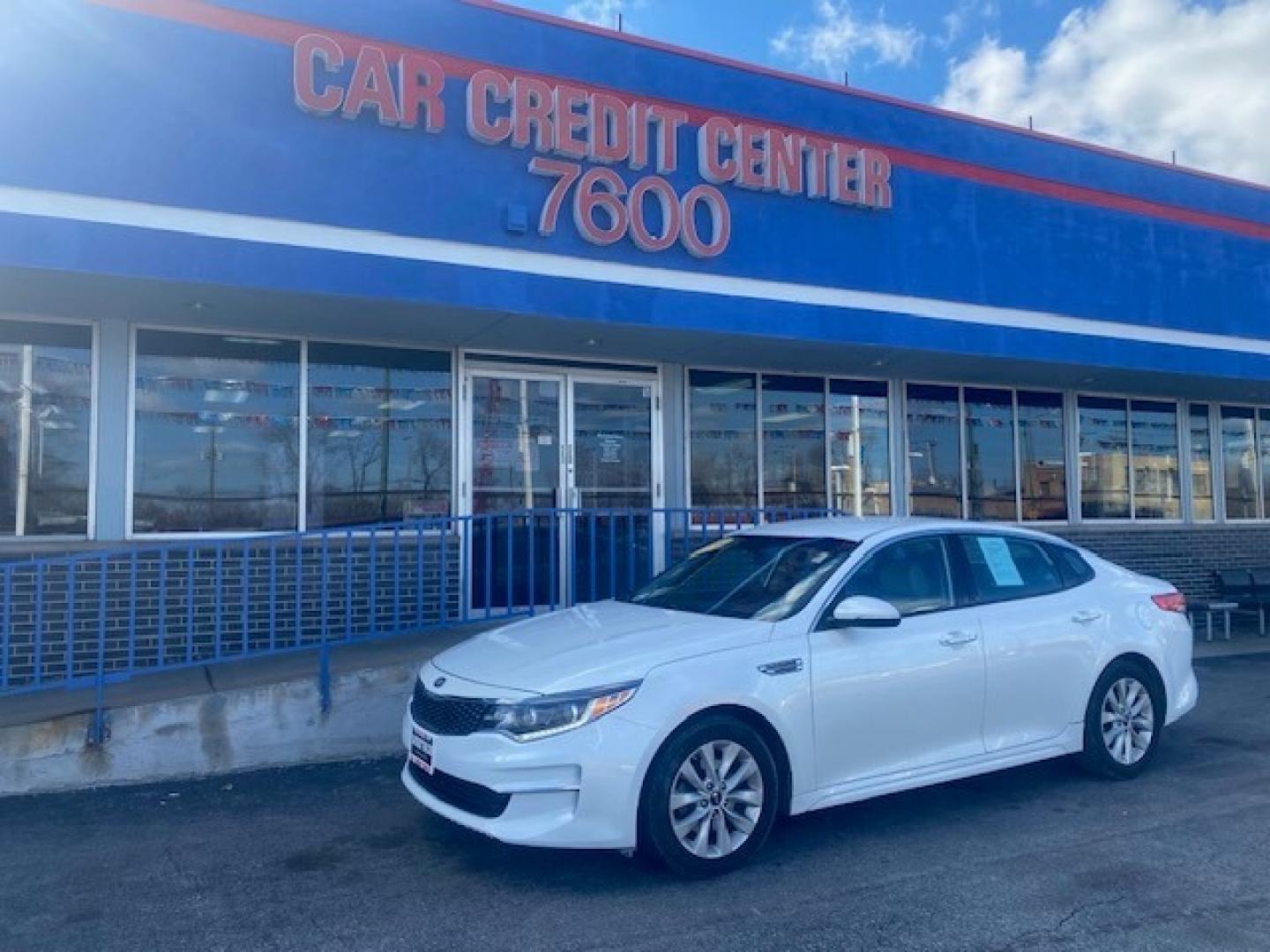 2016 WHITE Kia Optima EX (5XXGU4L33GG) with an 2.4L L4 DOHC 16V engine, 6A transmission, located at 7600 S Western Ave., Chicago, IL, 60620, (773) 918-3980, 0.000000, 0.000000 - Photo#1